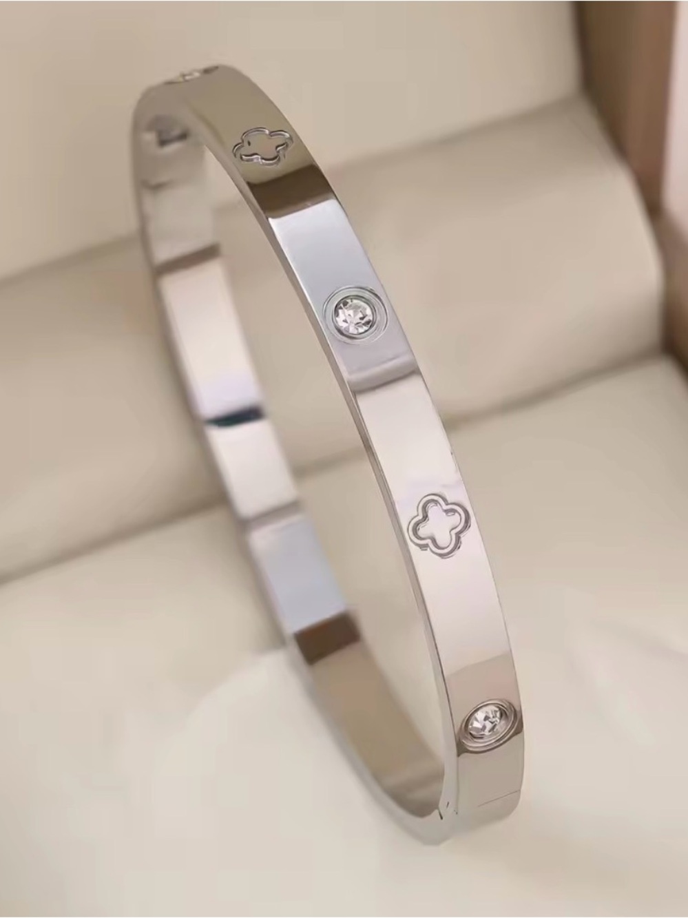 3 ps Elegant Silver-Tone Bangle Bracelet Set. Stainless Steel Stackable Bracelet - Picture 3 of 5